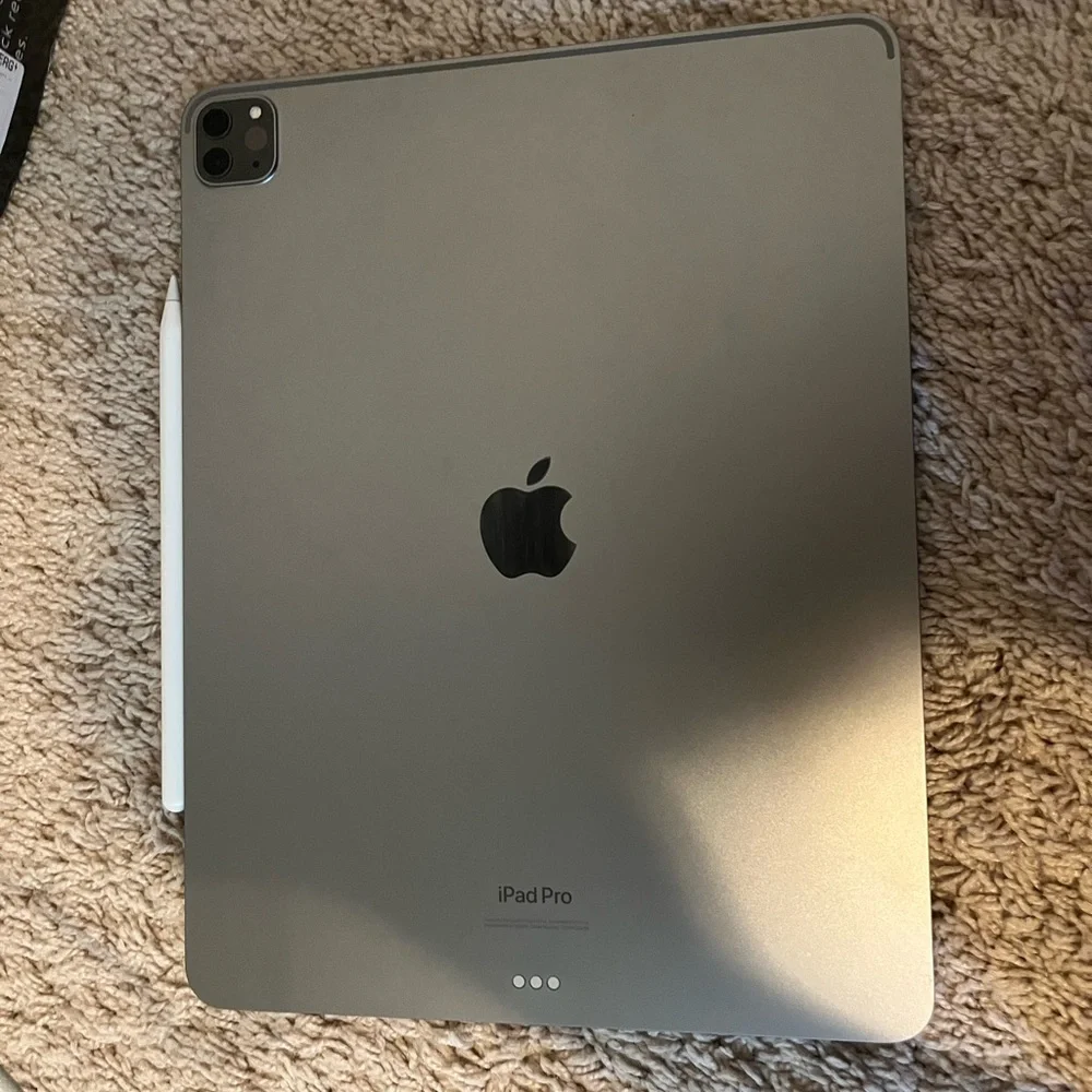 iPad pro 12.9 inch 6th gen 128 gb wifi